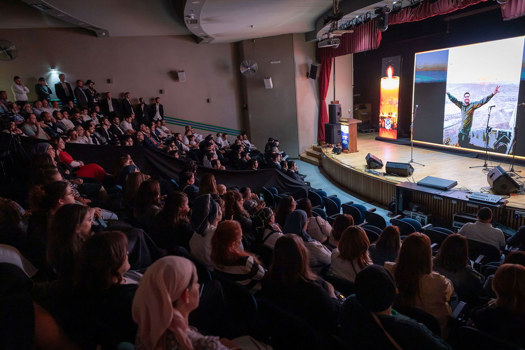 האירוע התקיים בשיתוף אתר ׳כיכר השבת׳ במסגרתו צפו הגולשים בערב המרגש בשידור חי