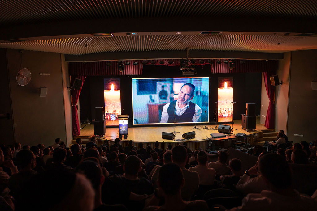 האירוע התקיים בשיתוף אתר ׳כיכר השבת׳ במסגרתו צפו הגולשים בערב המרגש בשידור חי