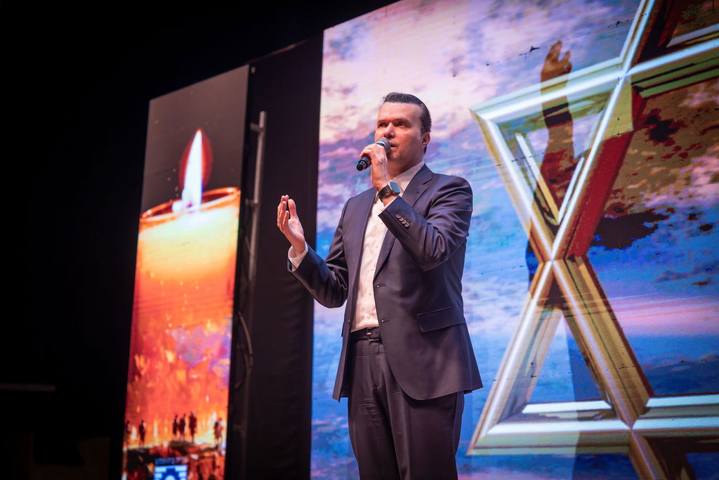 האירוע התקיים בשיתוף אתר ׳כיכר השבת׳ במסגרתו צפו הגולשים בערב המרגש בשידור חי