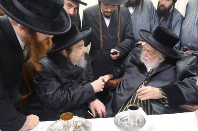 האדמו"ר מתולדות אברהם יצחק בביקור אצל הגה"צ רבי יעקב מאיר שכטר