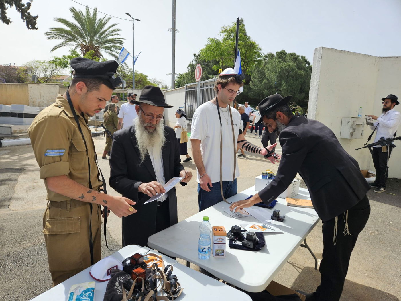 אלפים הניחו תפילין לזכר הנופלים - תיעוד מרגש