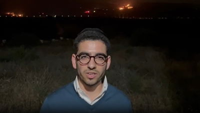 אש בוערת מאחור: כתב 'כיכר' מדווח מאזור השריפות | צפו