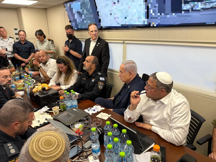 רה"מ נתניהו בחפ"ק ניהול השריפה השבוע