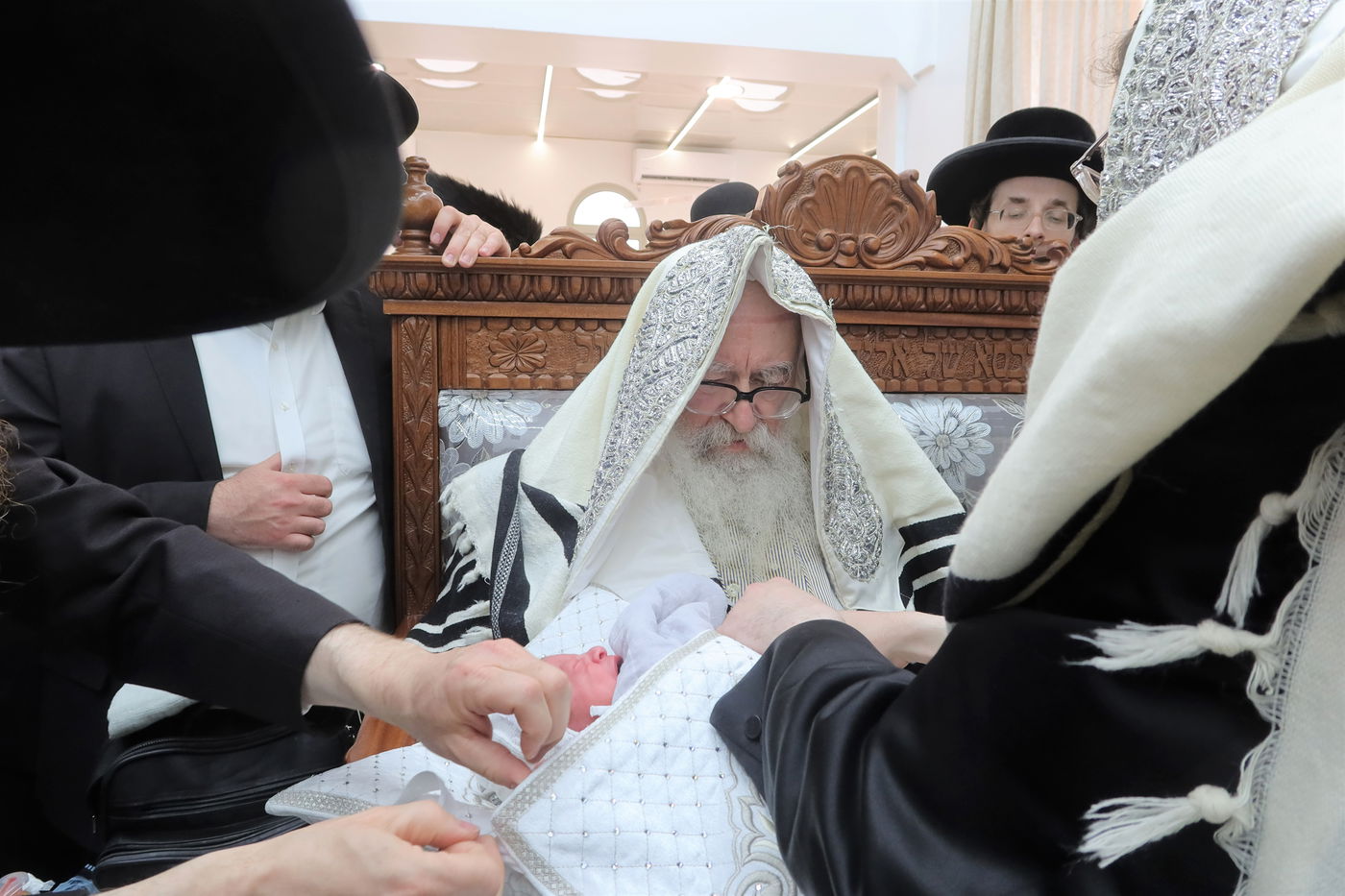 שמחת הברית בחצה"ק טשארנאביל - משכנות הרועים