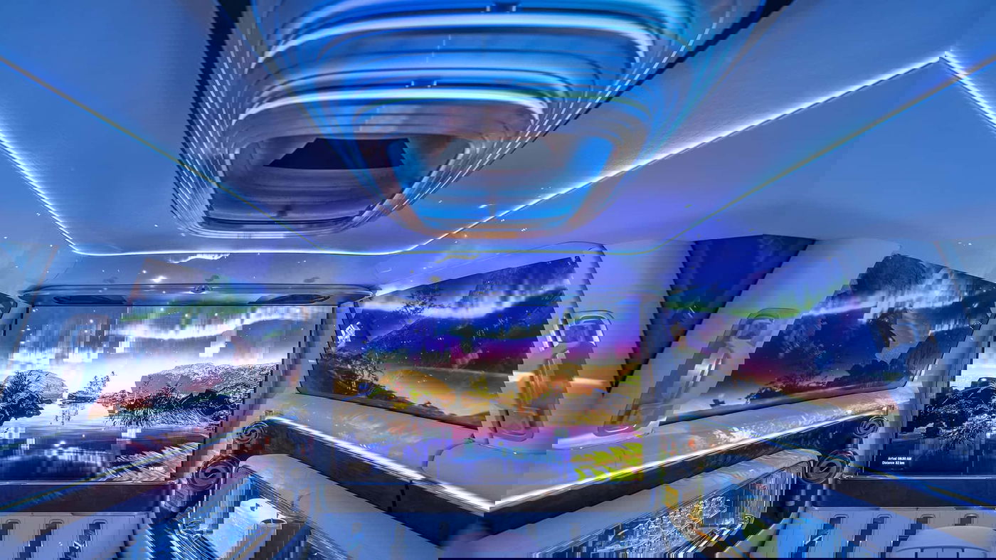 מסך 65 אינץ' ענקי וכיסאות שנפתחים לשכיבה