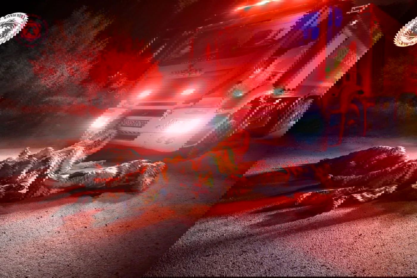 לוחמי האש במנוחה בלילה