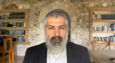 צבי יחזקאלי בפינה על פרשות תזריע מצורע • צפו