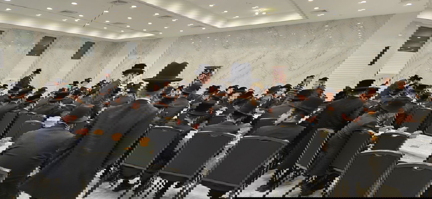 האדמו"ר מקוסען לייקווד בהילולת הרה"ק ר' ישעל'ע מקרעסטיר זי"ע