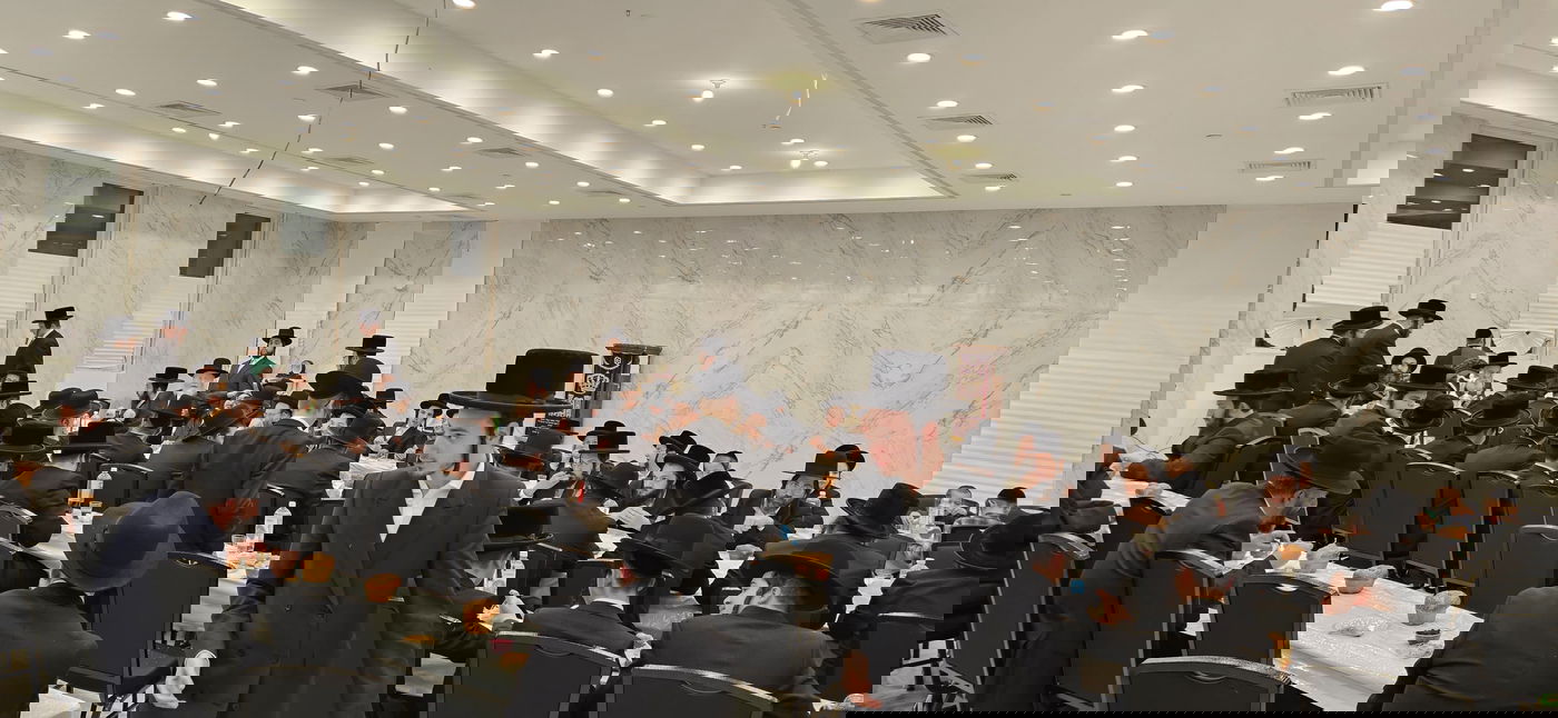 האדמו"ר מקוסען לייקווד בהילולת הרה"ק ר' ישעל'ע מקרעסטיר זי"ע