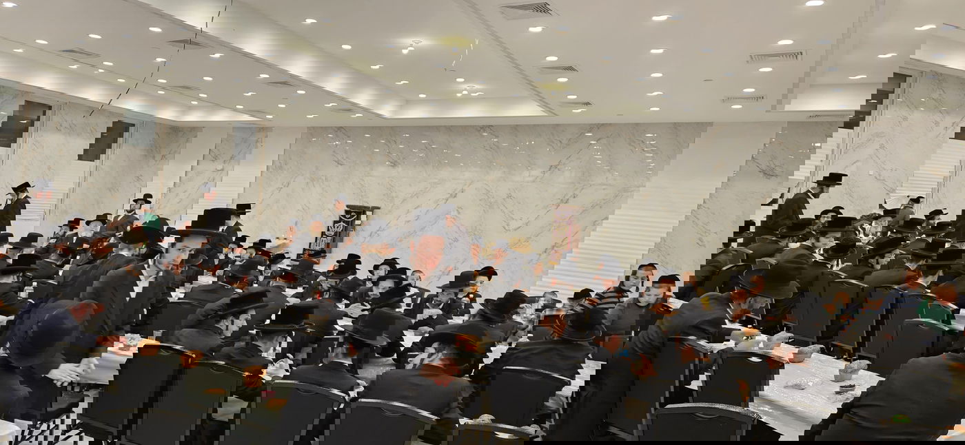 האדמו"ר מקוסען לייקווד בהילולת הרה"ק ר' ישעל'ע מקרעסטיר זי"ע