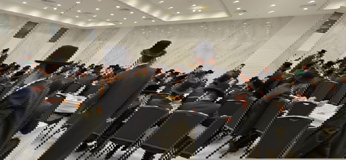 האדמו"ר מקוסען לייקווד בהילולת הרה"ק ר' ישעל'ע מקרעסטיר זי"ע