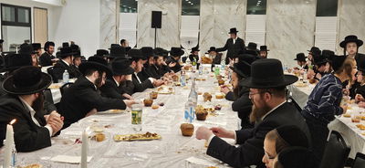 האדמו"ר מקוסען לייקווד בהילולת הרה"ק ר' ישעל'ע מקרעסטיר זי"ע