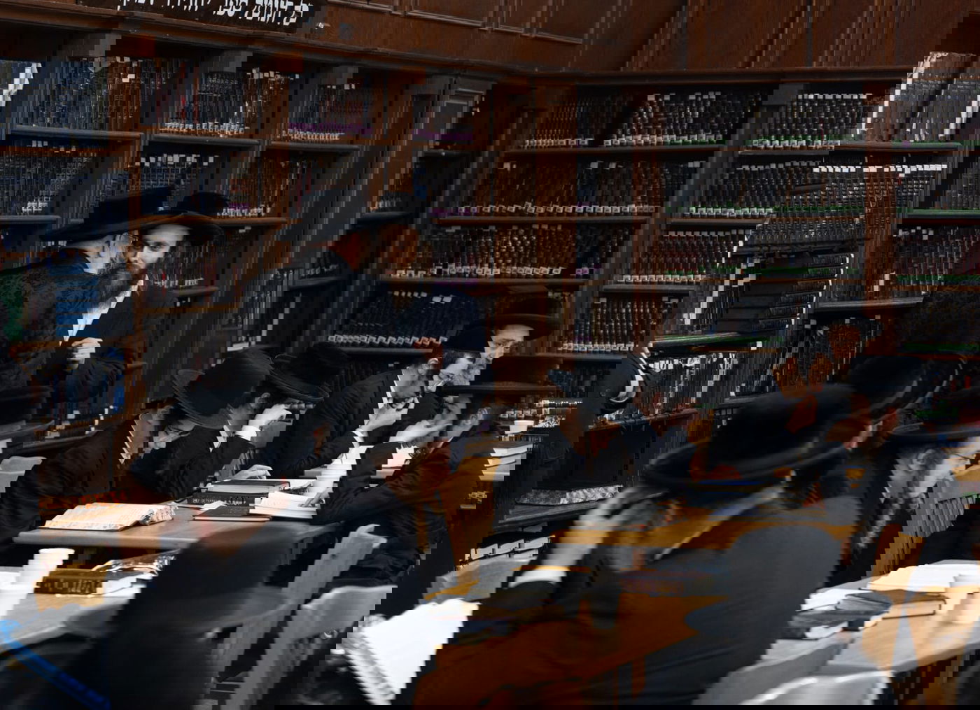 האדמו"ר מטאהש בסיור בישיבת בין הזמנים