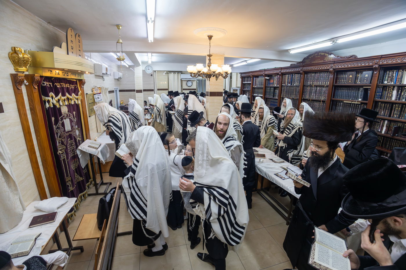 האדמו"ר מפינסק קרלין ערב שב"ק בב"ב