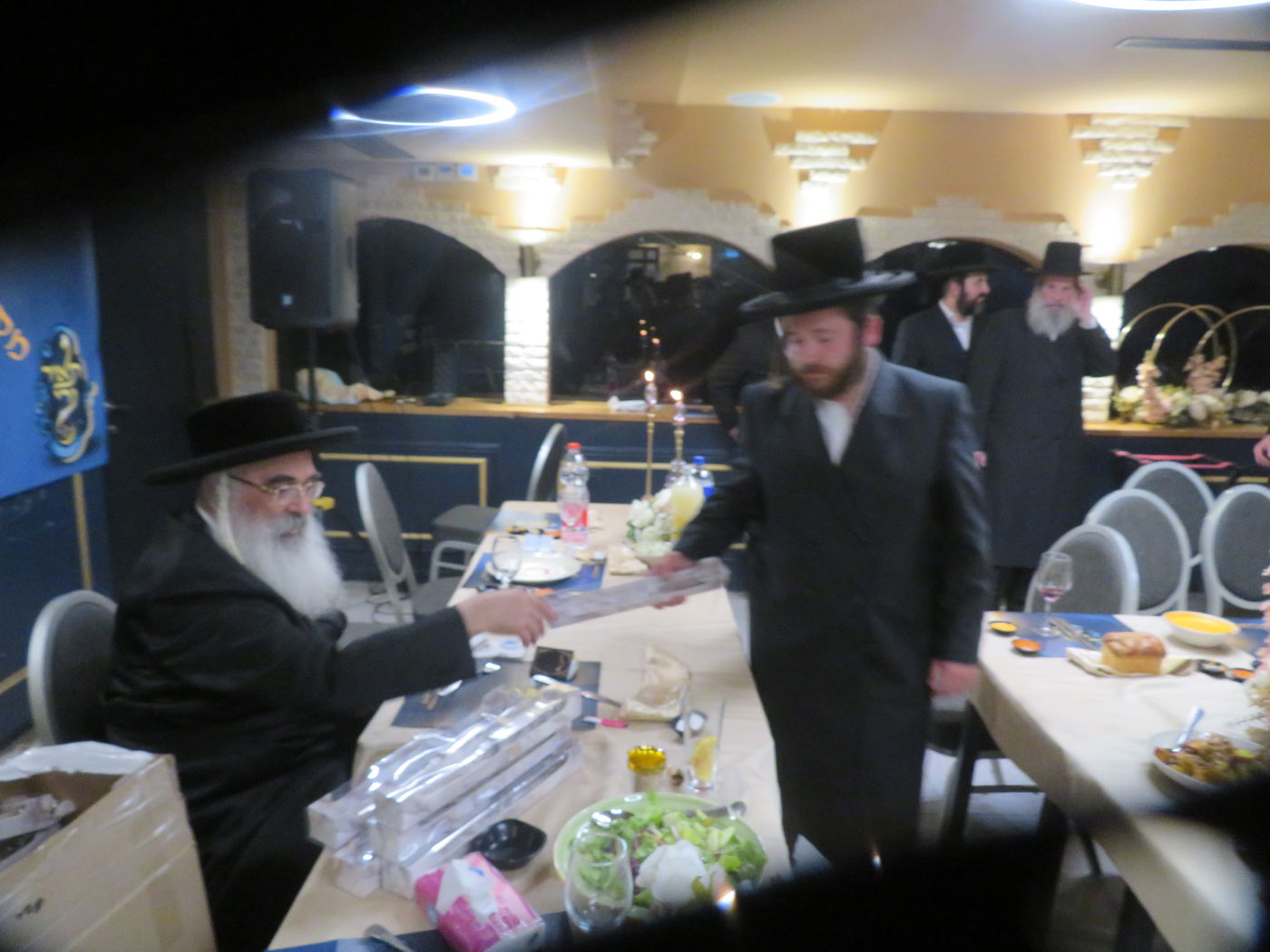 האדמו"ר מדושינסקיא בסעודת ראש חודש בעיה"ק צפת