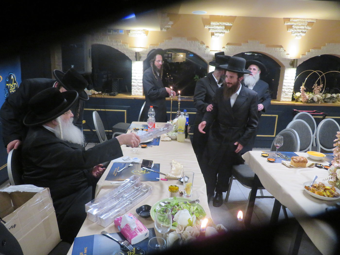 האדמו"ר מדושינסקיא בסעודת ראש חודש בעיה"ק צפת