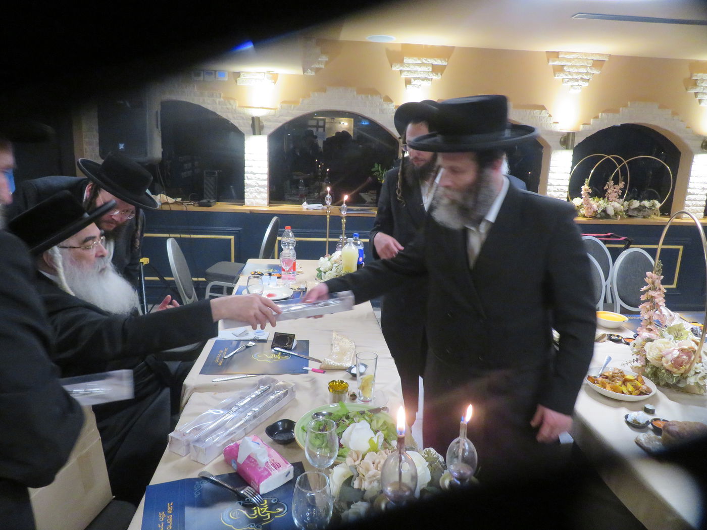 האדמו"ר מדושינסקיא בסעודת ראש חודש בעיה"ק צפת