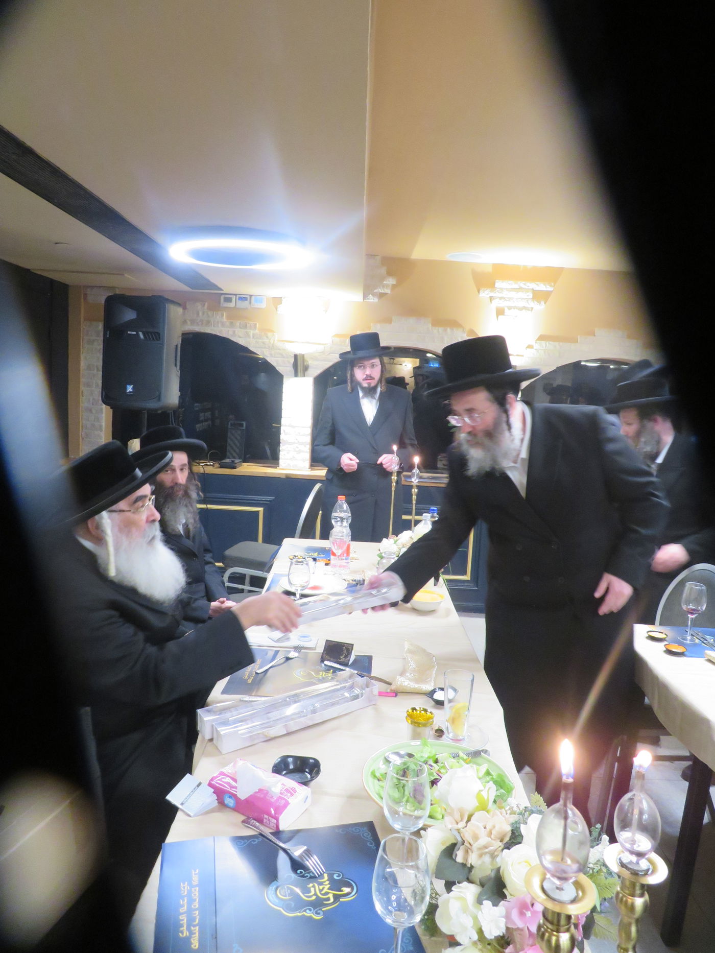 האדמו"ר מדושינסקיא בסעודת ראש חודש בעיה"ק צפת