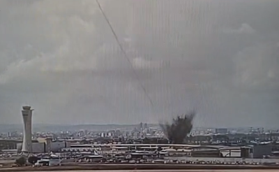 תיעוד דרמטי: הרגע בו טיל ששוגר מתימן נפל בתוך נתב"ג