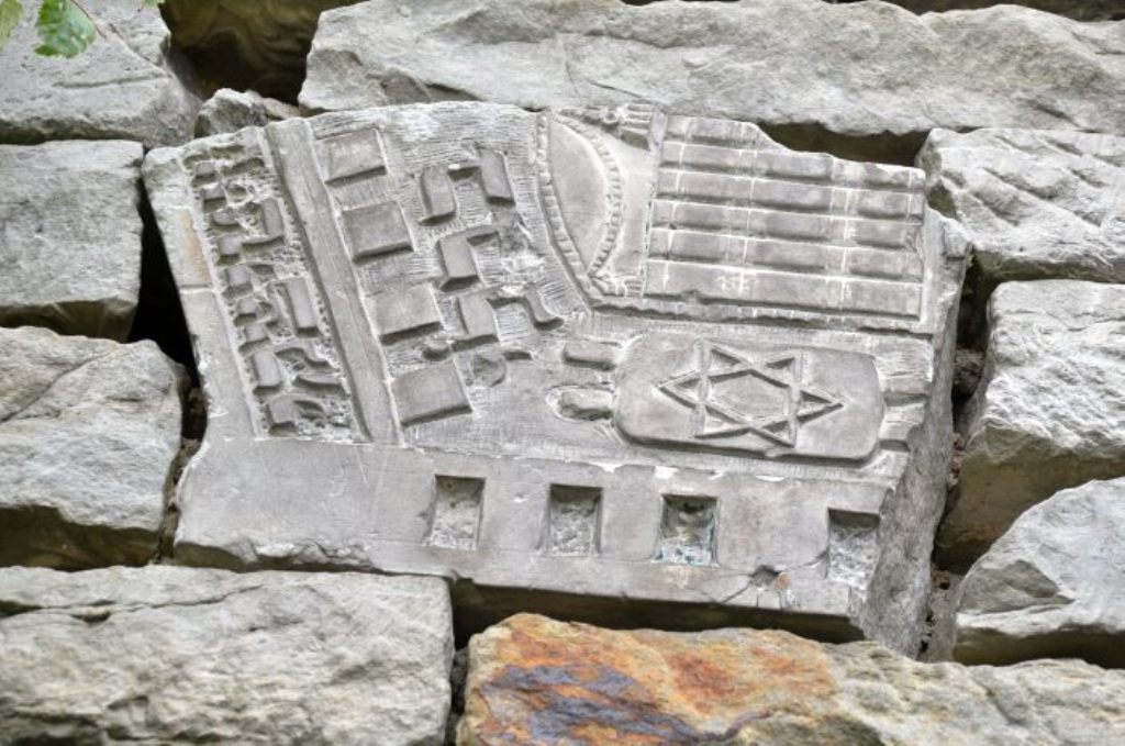 מבצע החזרת המצבות האבודות לבית הקברות היהודי בפשיסחה