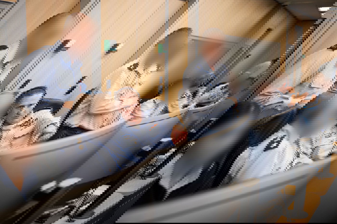 הרמטכ"ל רב-אלוף אייל זמיר, ומפקד חיל האוויר, אלוף תומר בר, בבור חיל האוויר בקריה במהלך תקיפות צה״ל בתימן