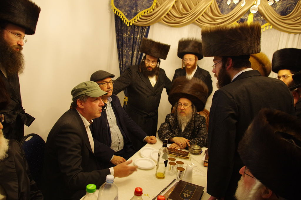 אצל האדמו"ר מביאלה ב"ב, בחודש אדר בעת ביקורו במקום