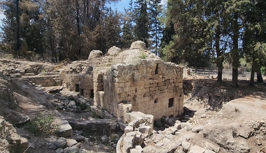 תיעוד מבית המרחץ העתיק דרבי אלעזר בן ערך בפארק קנדה לאחר השריפה הגדולה