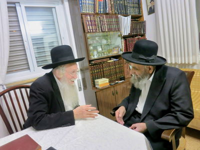 הגאון רבי משה דוד לפקוביץ בביקור אצל הגאון רבי משה צדקה