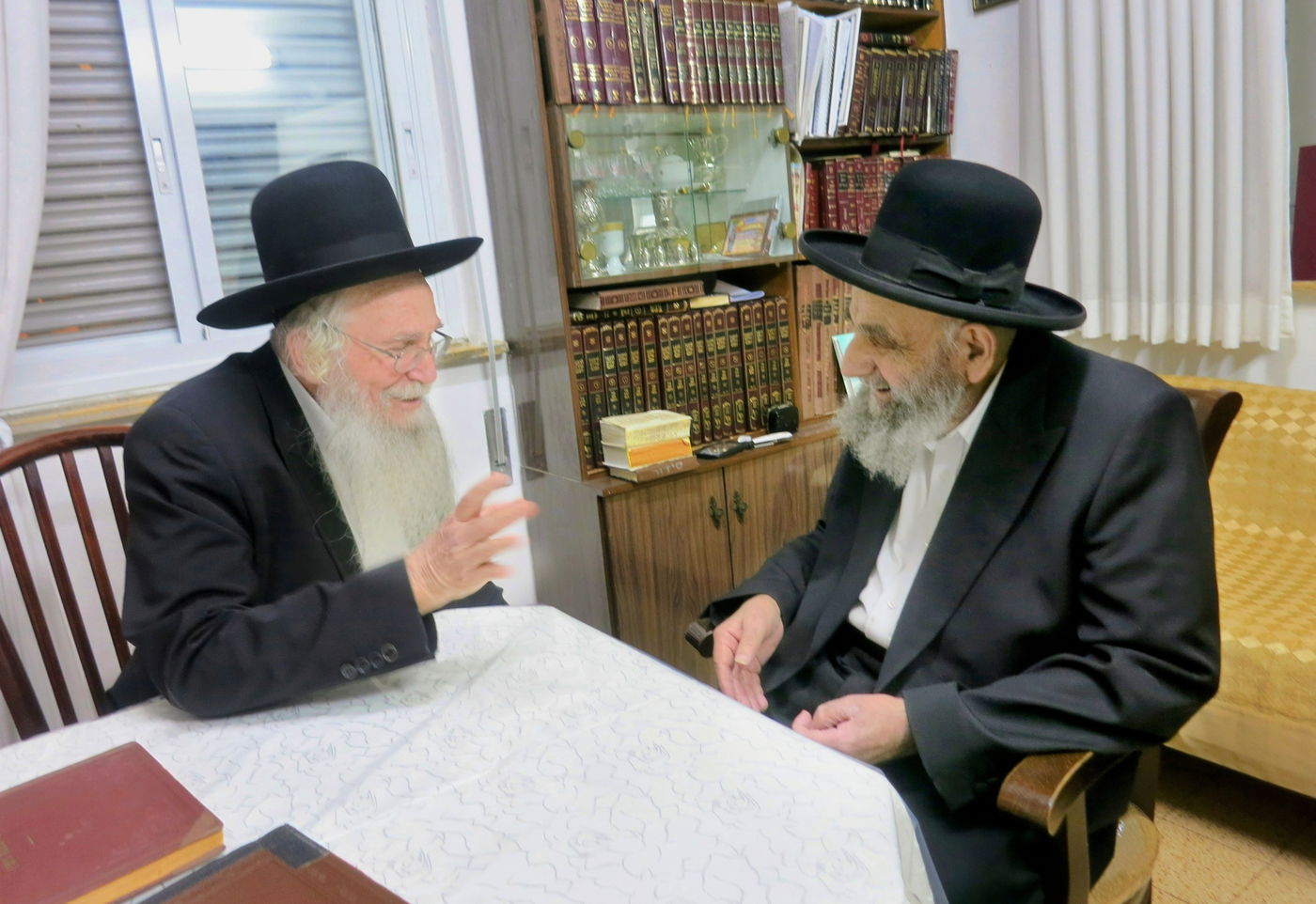 הגאון רבי משה דוד לפקוביץ בביקור אצל הגאון רבי משה צדקה