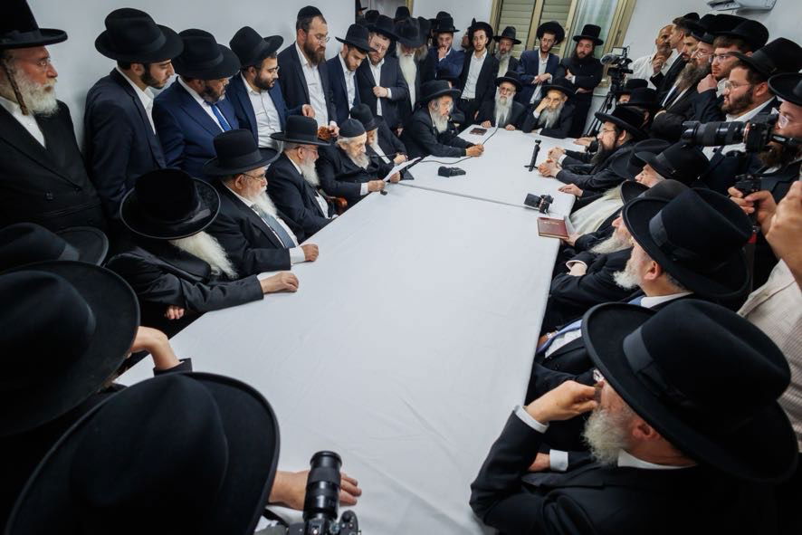 כינוס החירום של ראשי הישיבות במעונו של הגר"ד לנדו