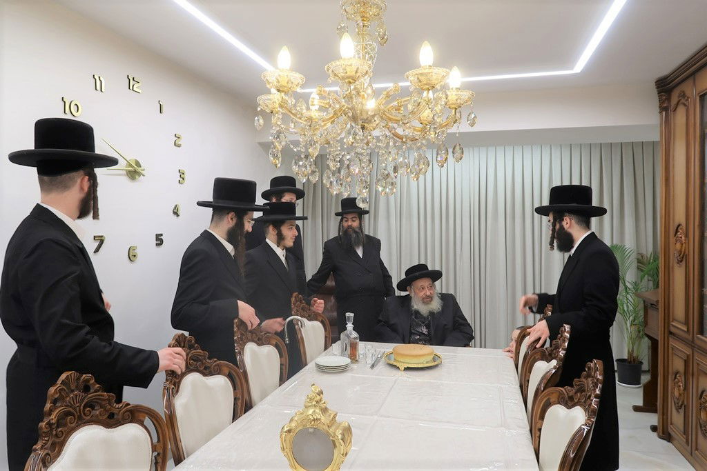 האדמו"ר מדעעש בביקור אצל הרה"צ חיים מאיר רוקח