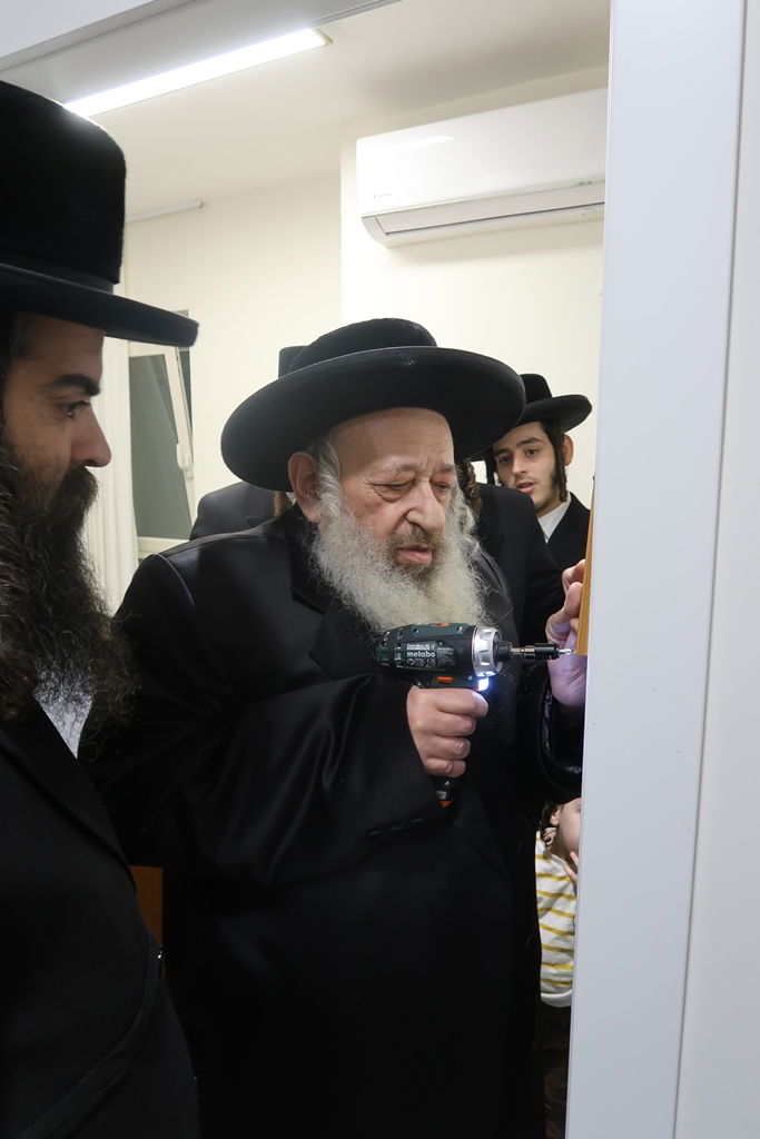 האדמו"ר מדעעש בביקור אצל הרה"צ חיים מאיר רוקח