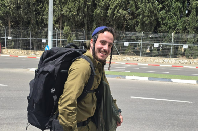 יקטר היום על המדים