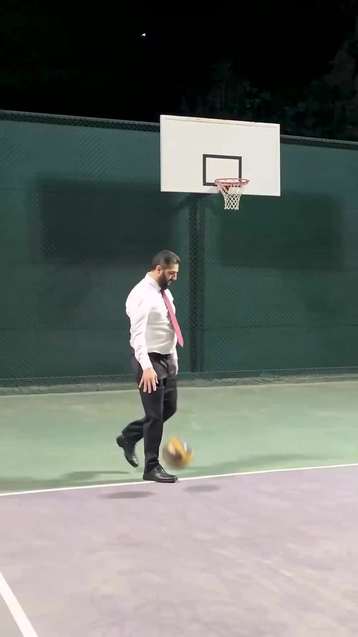 נשיא סוריה במשחק כדורסל