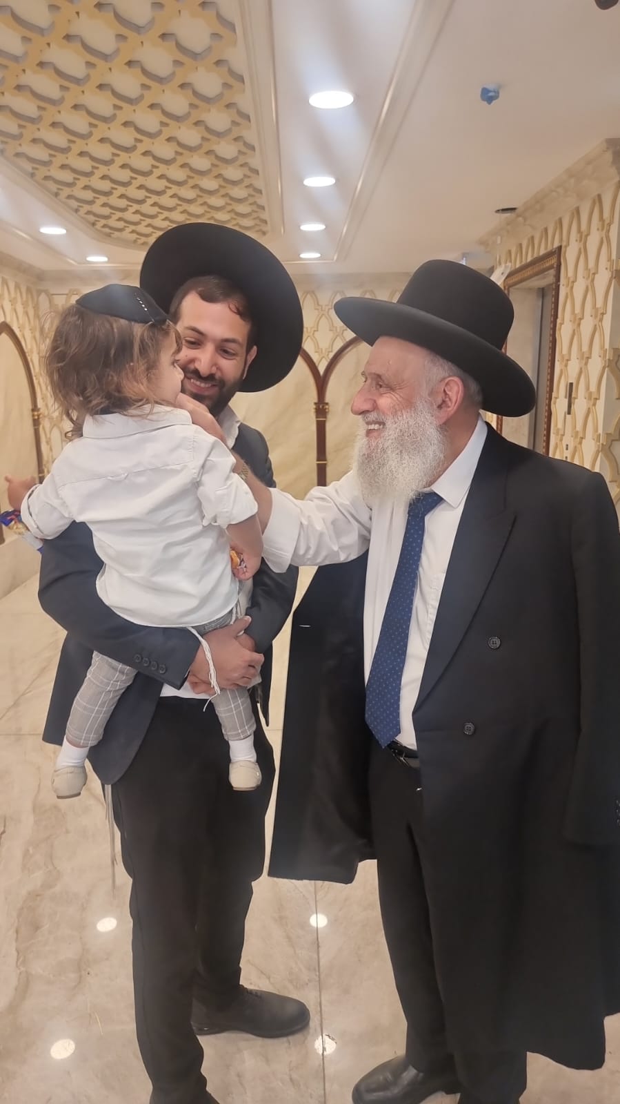 חלאקה לנכד סגן השר משה אבוטבול