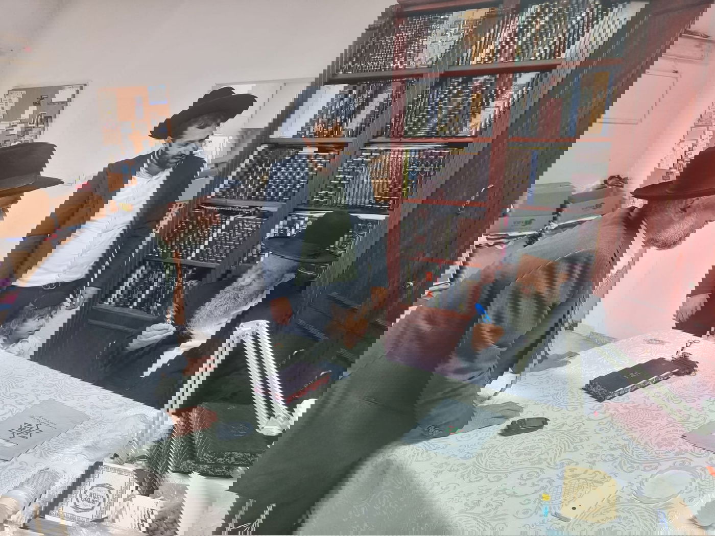 חלאקה לנכד סגן השר משה אבוטבול