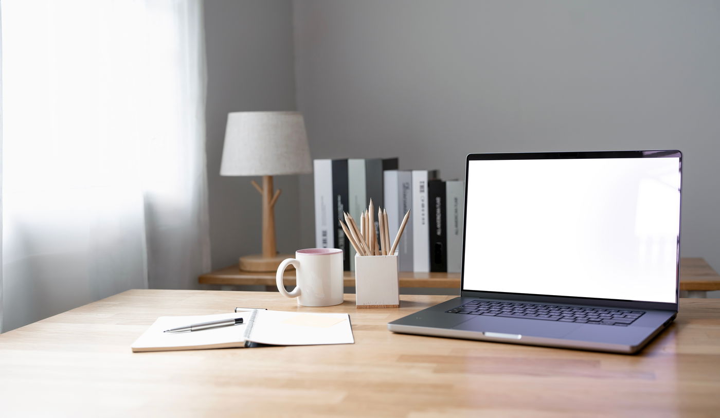 יש מעלות רבות גם לסדר. שולחן עבודה מסודר