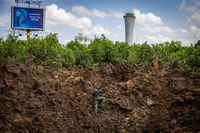 המכתש שנפער בעקבות שיגור החות'ים