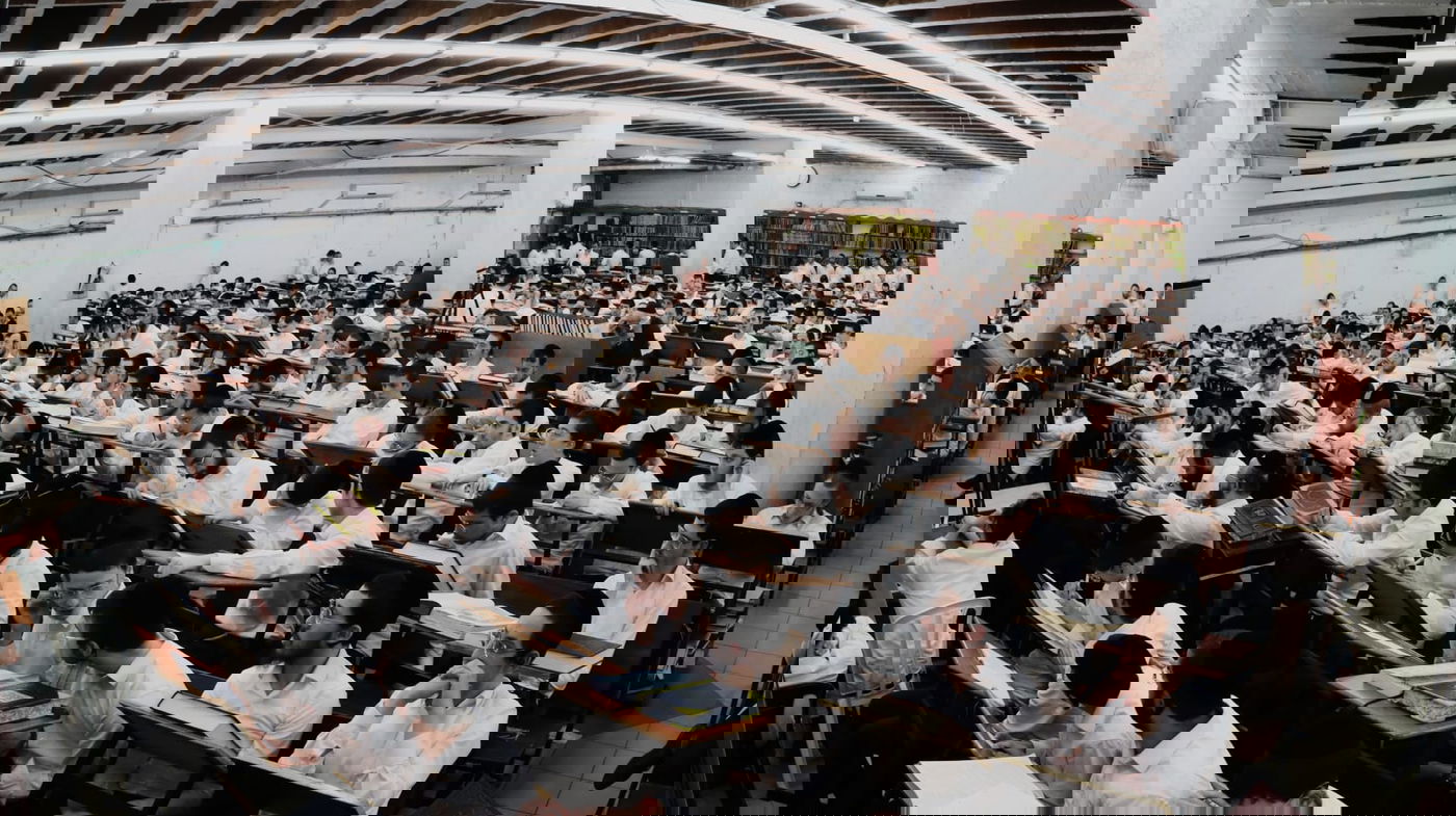 הגאון רבי דוד לוי בשיעור כללי בישיבת פוניבז'