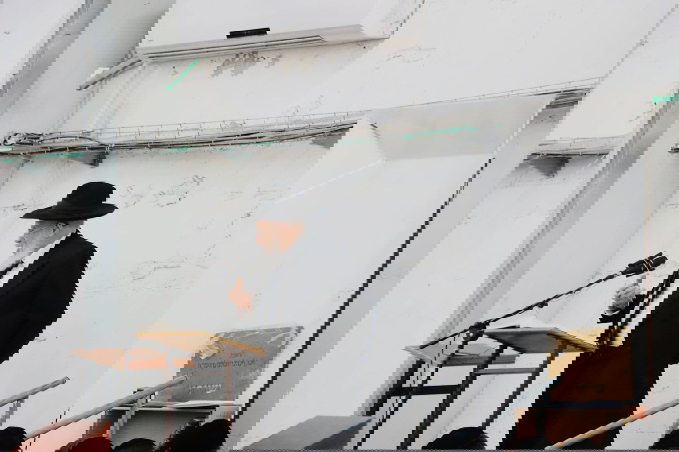 הגאון רבי דוד לוי בשיעור כללי בישיבת פוניבז'