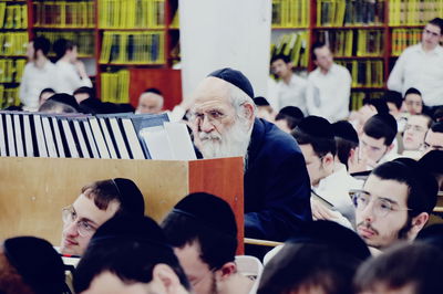 הגאון רבי חיים ברמן ה'מתמיד' של הישיבה, במעמד הפתיחה