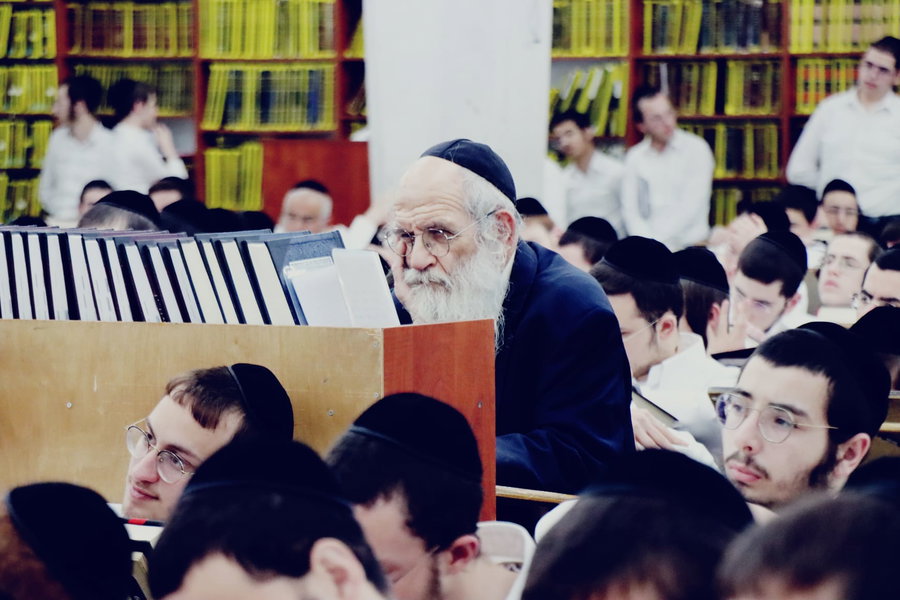 הגאון רבי חיים ברמן ה'מתמיד' של הישיבה