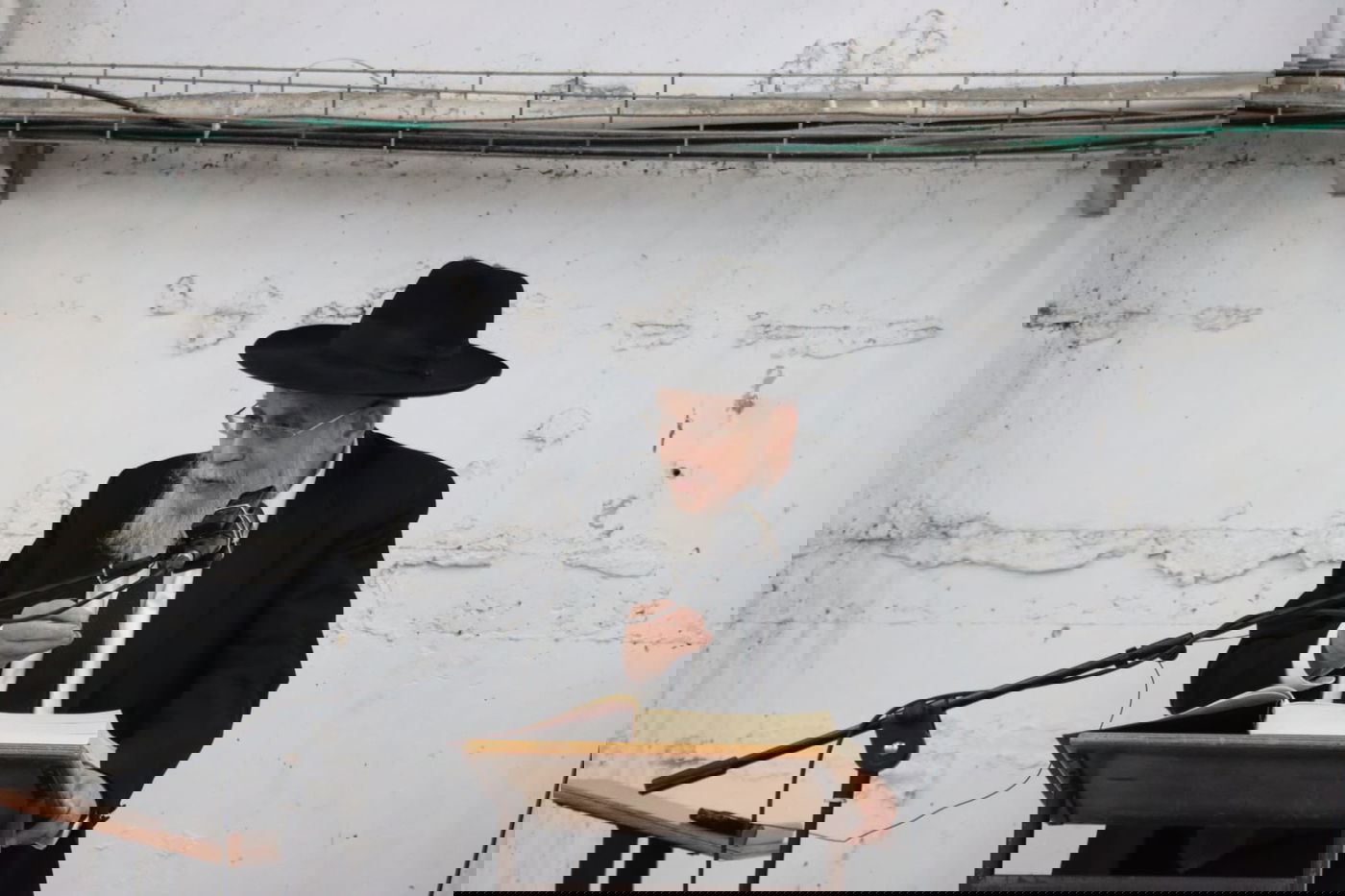 הגאון רבי דוד לוי בשיעור כללי בישיבת פוניבז'