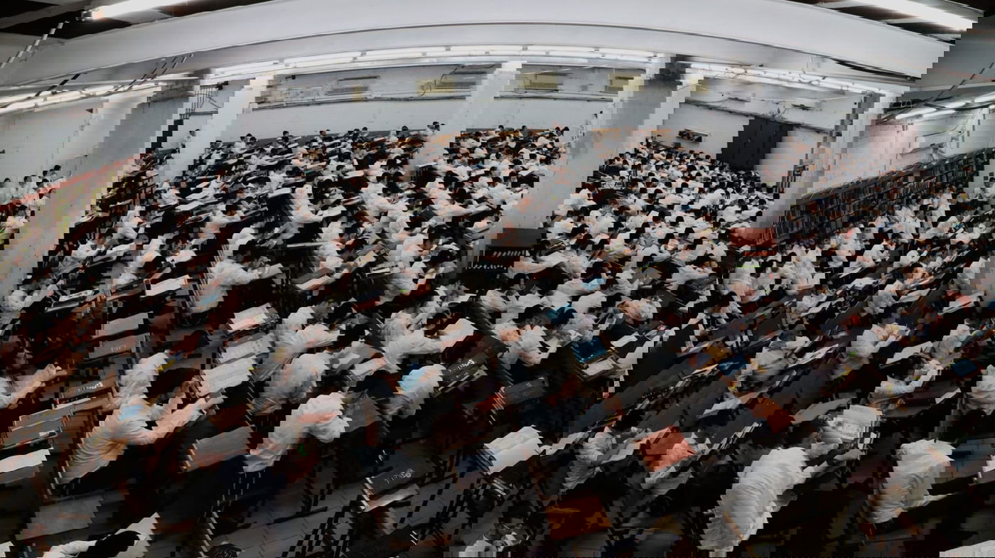 הגאון רבי דוד לוי בשיעור כללי בישיבת פוניבז'