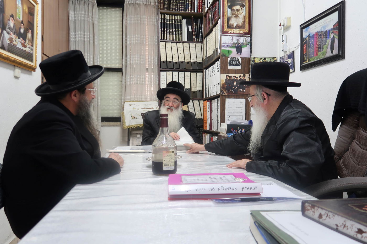 הגה"צ רבי מנחם ארנסטר בביקור אצל הגאון רבי אפרים פישל שטיין