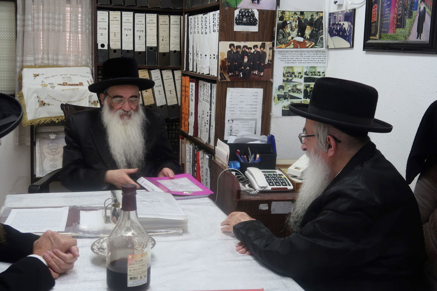 הגה"צ רבי מנחם ארנסטר בביקור אצל הגאון רבי אפרים פישל שטיין