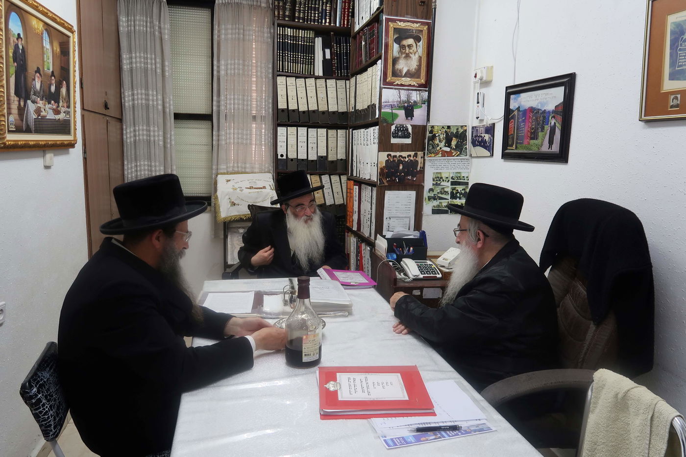 הגה"צ רבי מנחם ארנסטר בביקור אצל הגאון רבי אפרים פישל שטיין