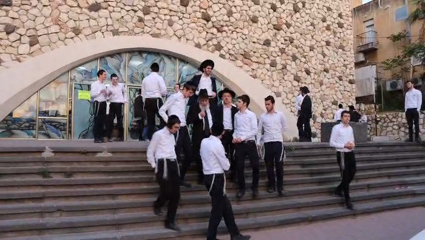 הגאון רבי דוד לוי בשיעור כללי בישיבת פוניבז'