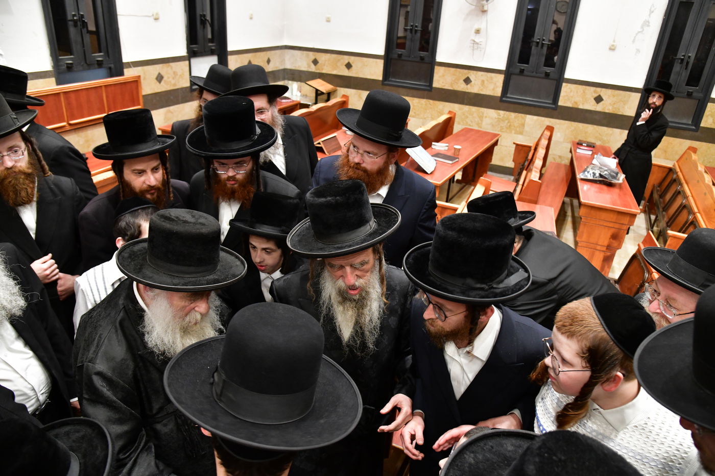 גאב"ד מאקווא בתפילת מעריב וספירת העומר בבית מדרשו באשדוד