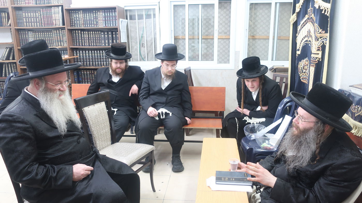 ניחום אבלים בחצה"ק טשאבא